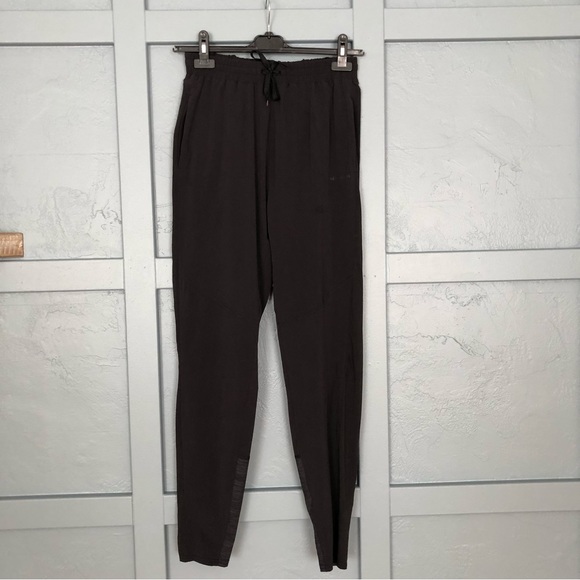 Outdoor Voices Pants - Outdoor Voices Black High Waisted Joggers with Pockets and Elastic Waistband